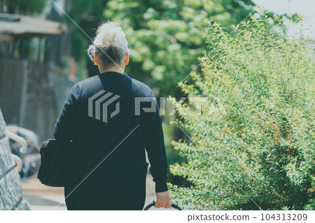 老人 年老 老年人 104313209