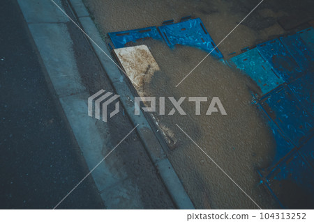 road, puddle, rain 104313252