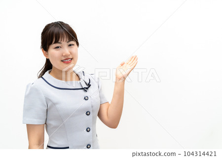 Female employees to show Female employees to show 104314421