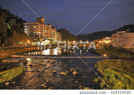 Misasa Onsen scenery at night Misasa Onsen scenery at night 104314590