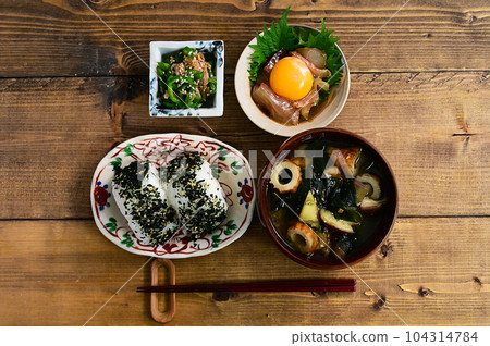 Rice ball set 104314784
