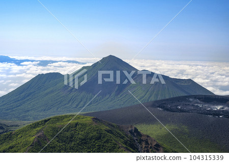 初夏的霧島山脈 104315339