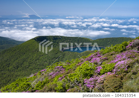 初夏的霧島山脈 初夏的霧島山脈 104315354