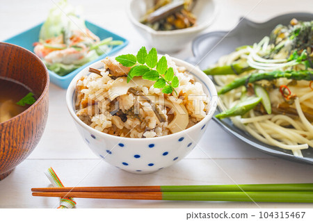 Wild vegetable rice made with seasonal ingredients Wild vegetable rice made with seasonal ingredients 104315467