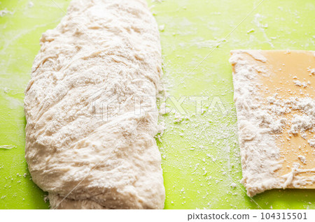 成型前的夏巴塔麵團 104315501