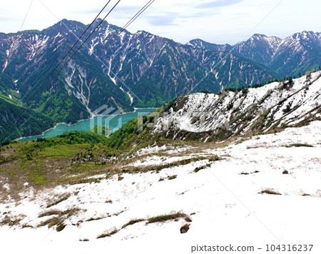 立山黑部阿爾卑斯山脈路線 從富山縣中新川郡立山町透過殘雪欣賞黑部湖的立山黑部阿爾卑斯山路線 立山黑部阿爾卑斯山脈路線 從富山縣中新川郡立山町透過殘雪欣賞黑部湖的立山黑部阿爾卑斯山路線 104316237