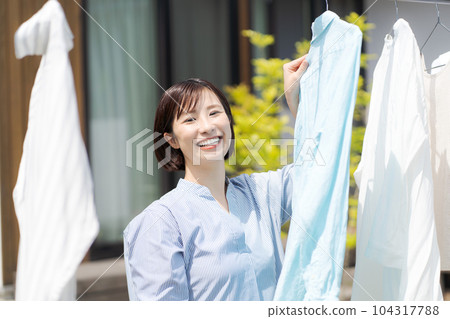 一個女人洗衣服的肖像 一個女人洗衣服的肖像 104317788