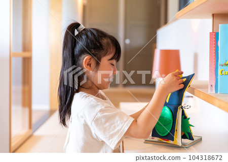 孩子讀一本圖畫書 孩子讀一本圖畫書 104318672
