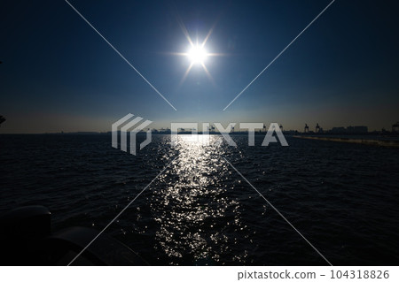 青海南碼頭公園的貨客船 青海南碼頭公園的貨客船 104318826