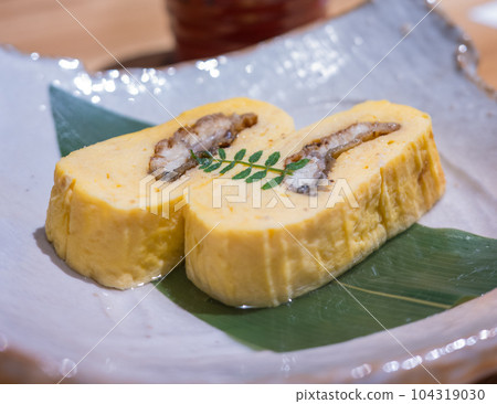 Deliciously wrapped eel rolls with plenty of dashi | Umaki | Unagi rolls 104319030