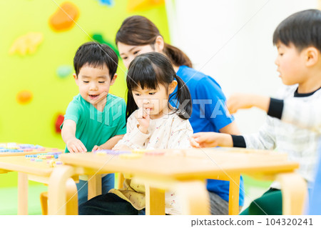 室內育兒形象 104320241