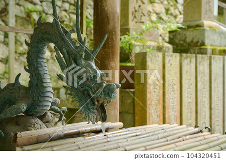 Dragon statue in the chozuya Dragon statue in the chozuya 104320451