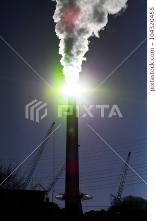 焚化爐的煙囪 104320458