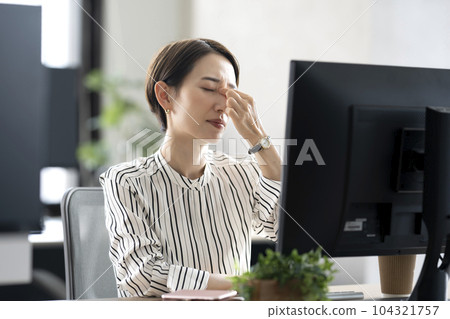Poor physical condition, tired eyes, asthenopia Poor physical condition, tired eyes, asthenopia 104321757
