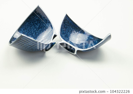 Broken tea bowl Cross section 104322226