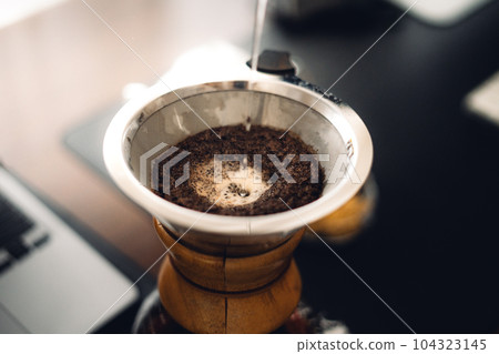 drip coffee in a jar 104323145