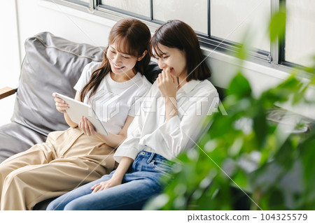 女性朋友平板電腦 104325579