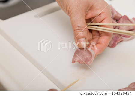 【主婦串燒雞肉串豬舌】 104326454
