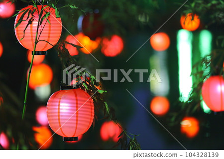 Sarusawa pond red lantern Sarusawa pond red lantern 104328139
