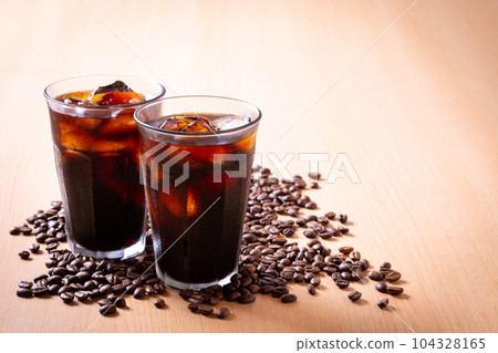 Iced coffee and coffee beans 104328165
