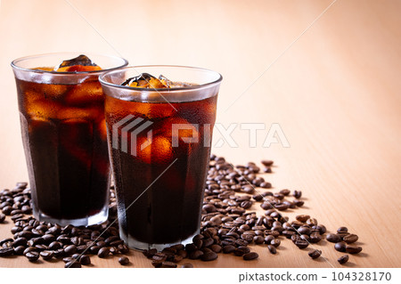 Iced coffee and coffee beans 104328170