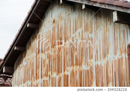 生鏽的錫外牆 104328228