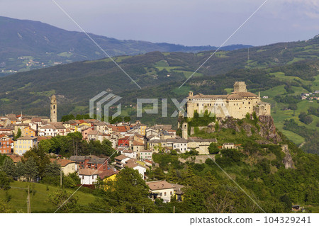 Bardi castle (Castello di Bardi) with town, province of Parma, Emilia Romagna 104329241
