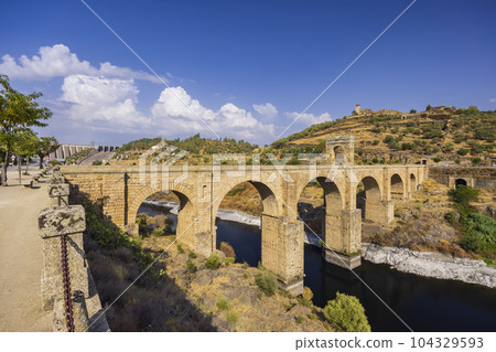 Alcantara bridge (Puente de Alcantara) Roman bridge, Alcantara, Extremadura, Spain Alcantara bridge (Puente de Alcantara) Roman bridge, Alcantara, Extremadura, Spain 104329593