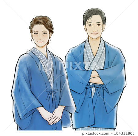 A middle-aged couple wearing a yukata at a ryokan 104331905