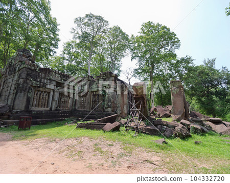 Cambodia Koh Kay ruins near the entrance 104332720