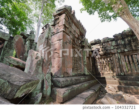 Cambodia Koh Kay ruins 104332721