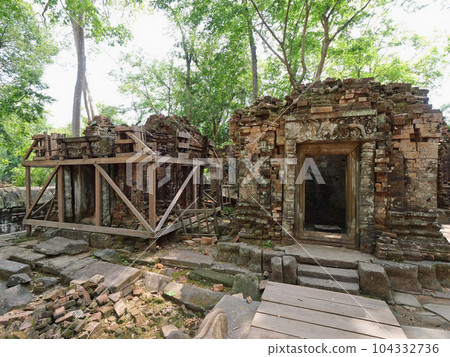 Cambodia Koh Kay ruins 104332736