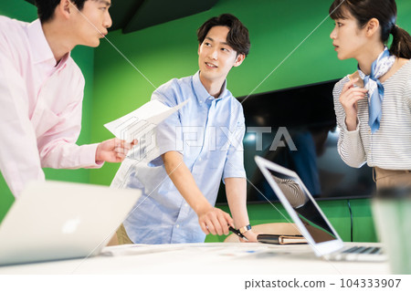 審查項目的年輕企業隊 104333907