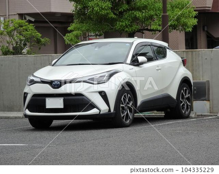 Toyota C-HR 104335229