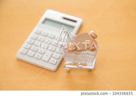 汽車購物車和計算器 汽車購買錢圖像 104336833