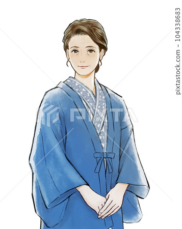 A middle-aged woman wearing a yukata at a ryokan 104338683