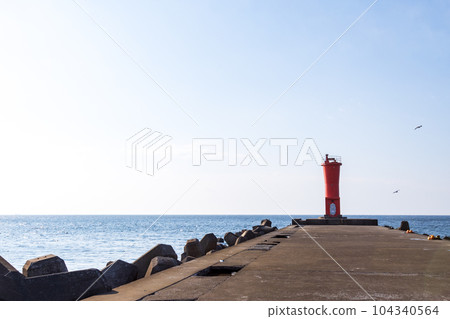 Akabane Port East Breakwater Lighthouse and Blue Sky [Tahara City, Aichi Prefecture] 104340564