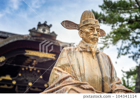 初夏豐國神社國寶唐門前的豐臣秀吉雕像 104341114