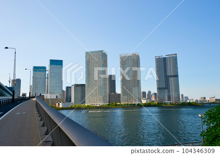 晴海橋和高層公寓的風景 晴海橋和高層公寓的風景 104346309