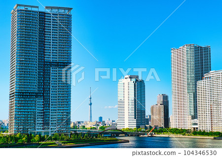View of Taraport Toyosu high-rise apartment from Harumi Bridge 104346530