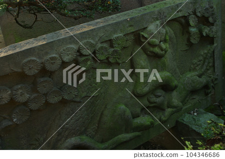 Ueno Toshogu cat stone statue 104346686