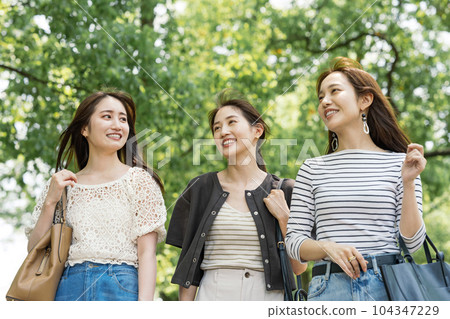woman going out with friends 104347229