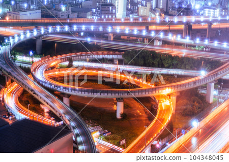 高速公路交叉路口夜景 高速公路交叉路口夜景 104348045