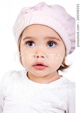 Face of beautiful little blonde girl wearing a beret 104348101