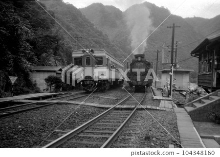 記錄昭和時代鐵道歷史 1971年伯備線布原信號站 蒸汽機車 柴油車 交換場景 104348160