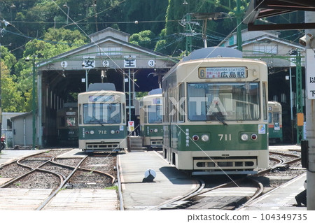 火車停在車庫裡 104349735