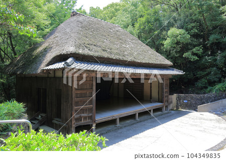四國村三世岩小豆島鄉間歌舞伎舞台（江戶時代後期、高松市指定有形文化財產） 104349835