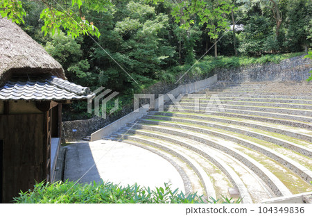 四國村三世岩小豆島鄉間歌舞伎舞台(江戶時代後期、高松市指定有形文化財產) 四國村三世岩小豆島鄉間歌舞伎舞台(江戶時代後期、高松市指定有形文化財產) 104349836
