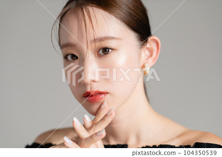 Young woman classical beauty Young woman classical beauty 104350539