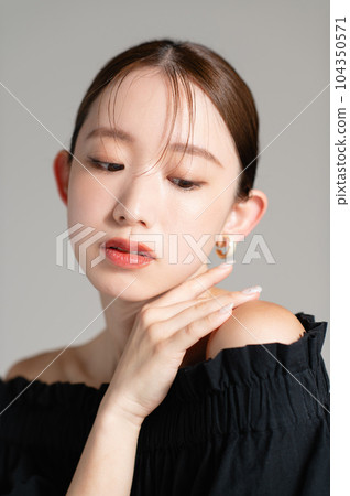 Young woman classical beauty Young woman classical beauty 104350571